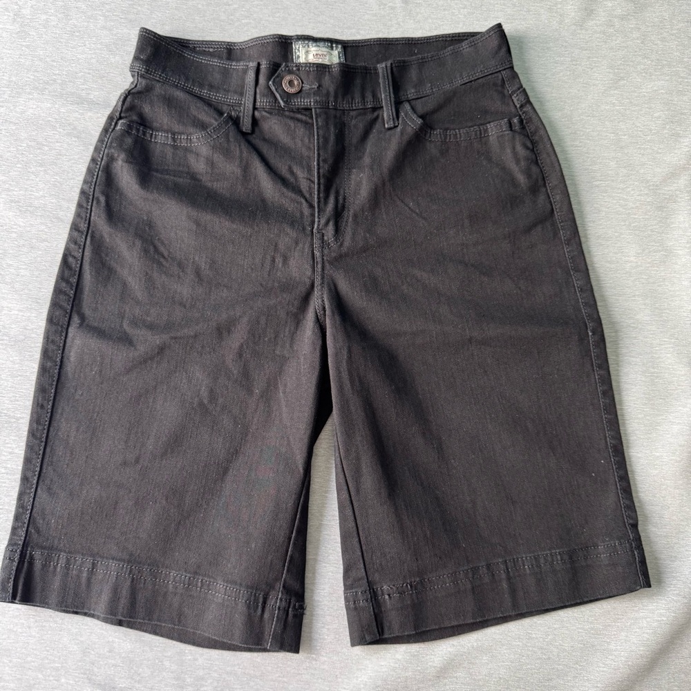 Levi's Women's Black Bermudas